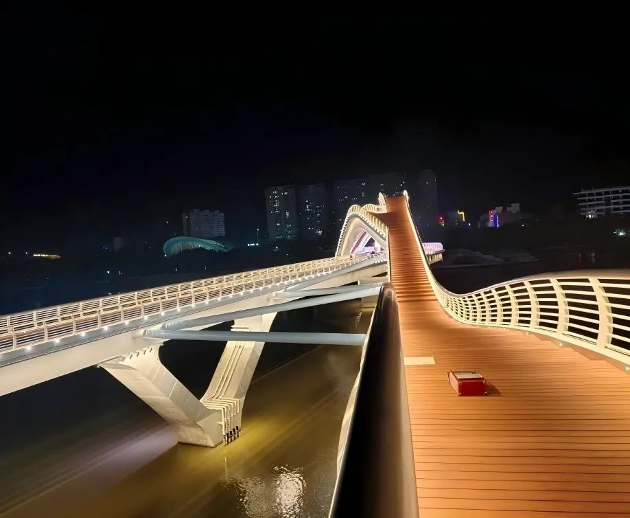 Lingshui River Zhiyin Landscape Bridge in Lingshui County, Hainan Province2